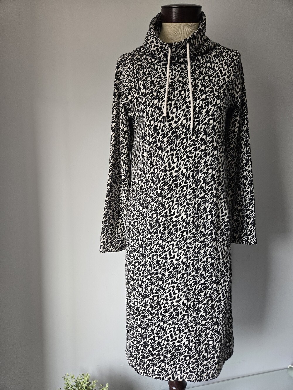 Olsen Black & White Leopard Print Cowl Neck Dress. Size Small